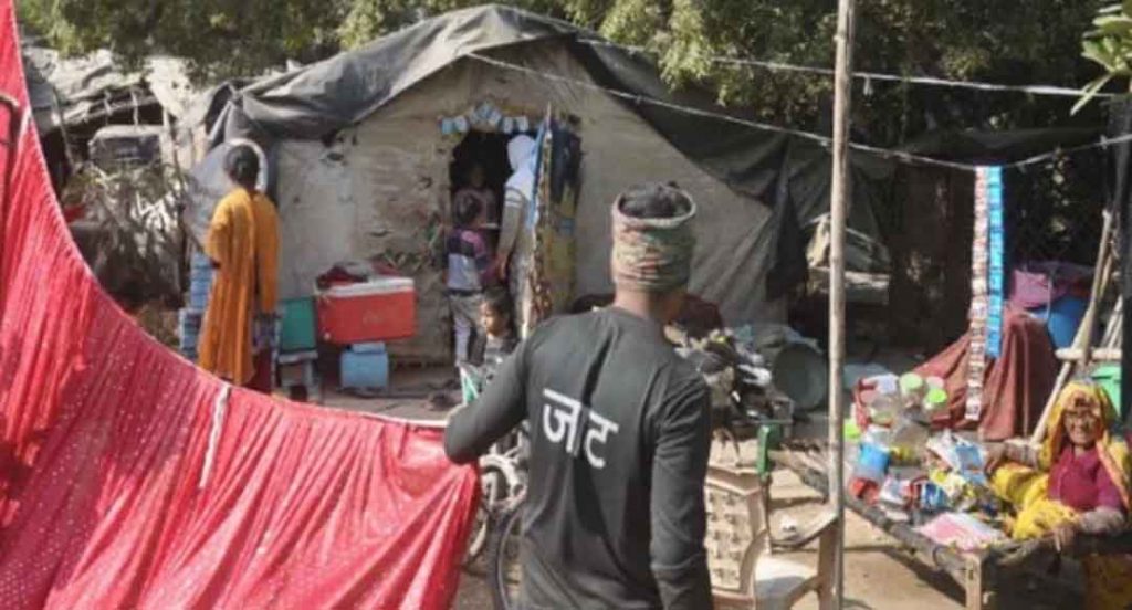 Uttar Pradesh: Huts of poor covered with curtains ahead of PM Modi rally in Agra