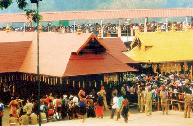 Sabarimala temple shuts after two women pray at shrine