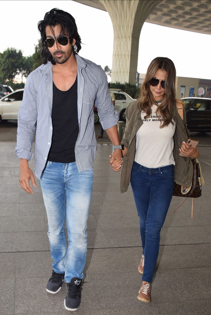 Harshvardhan Rane and Kim Sharma spotted kissing at the airport