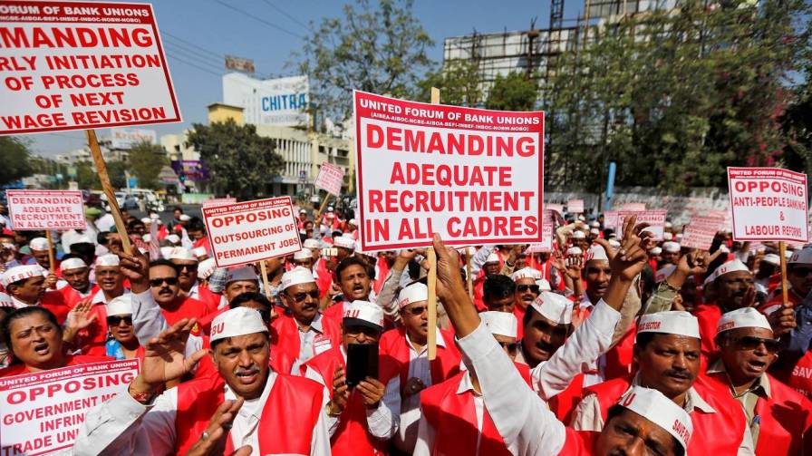 Trade strike hits banks, government offices in Maharashtra
