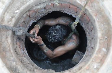 Delhi: 37-year-old manual scavenger dies of suffocation while cleaning the drain