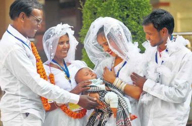 Jharkhand: After living-in for 22 years, elderly tribal couple ties knot in a mass marriage ceremony