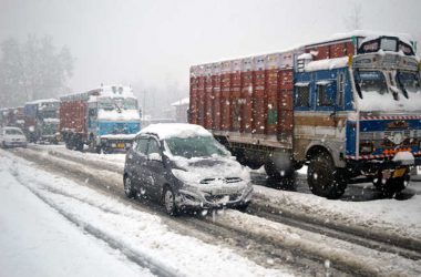 Jammu-Srinagar highway closed after fresh snowfall
