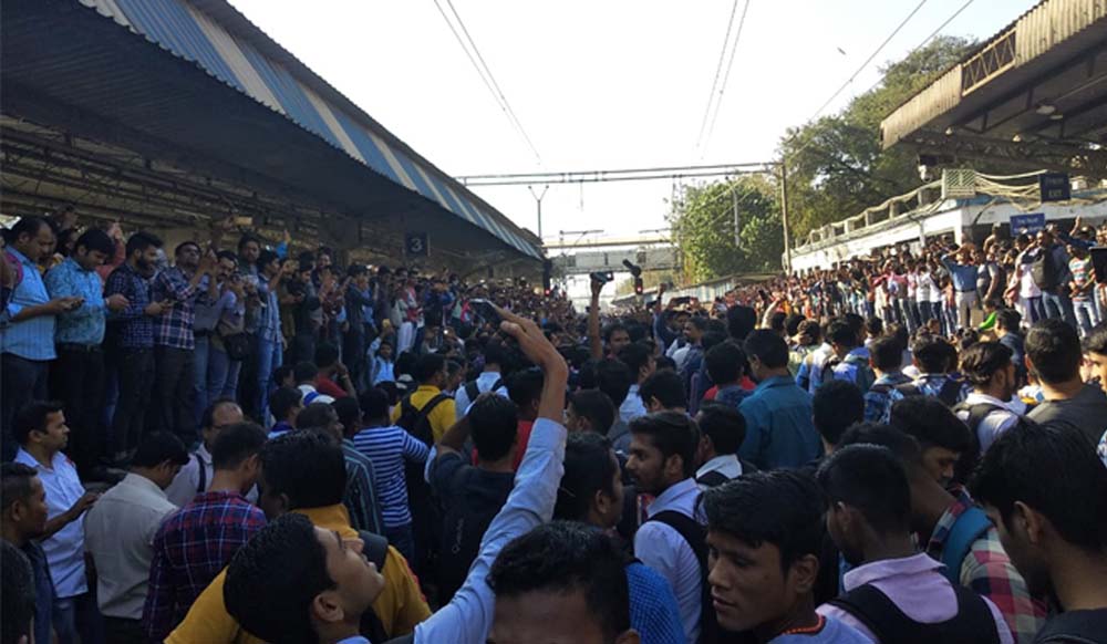 Pulwama attack: ‘Rail roko’ protests slow down Mumbai