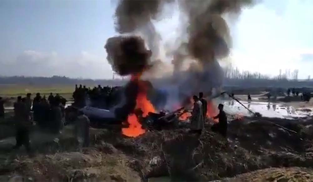 Kashmir: IAF Fighter jet crashes Budgam, 2 pilots feared dead