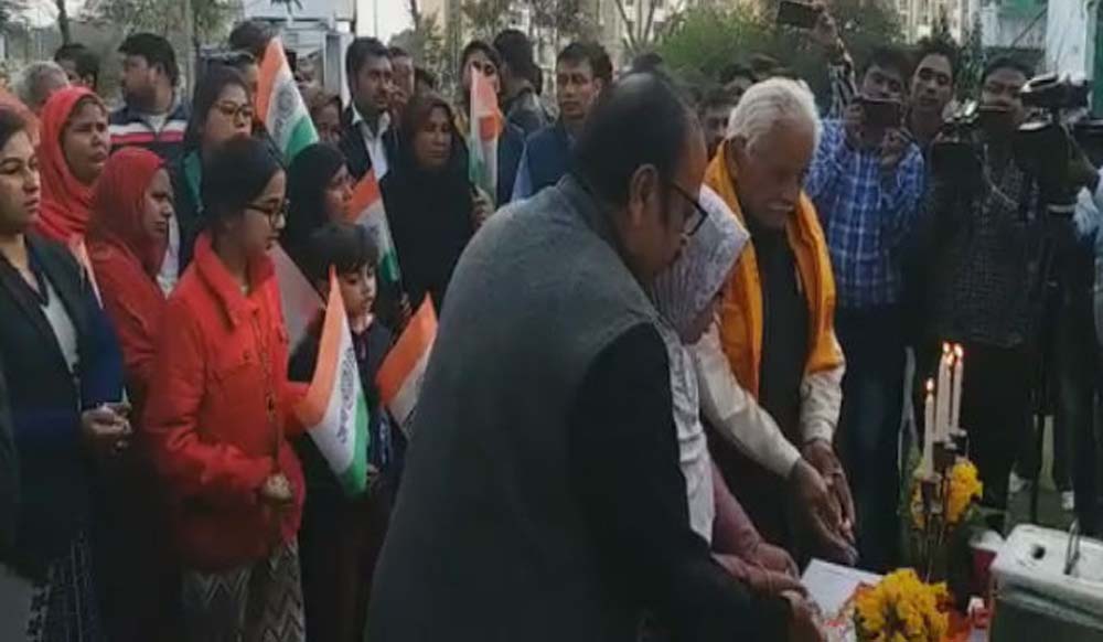 Pulwama Attack: All united; Gayatri Mantri plays in UP Mosque to pay homage to Martyrs