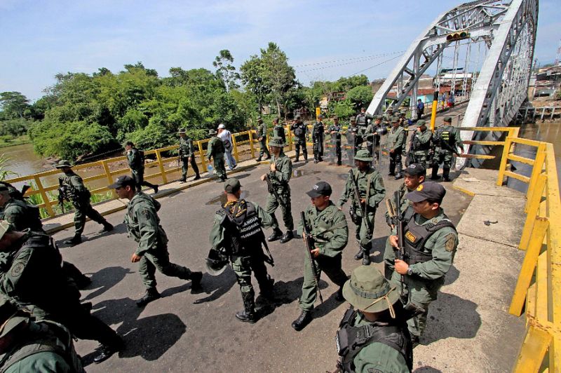 Venezuela completely closes border with Colombia