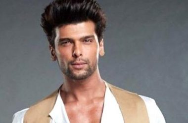 On This Valentine's Day, Kushal Tandon 'bleeds' RED