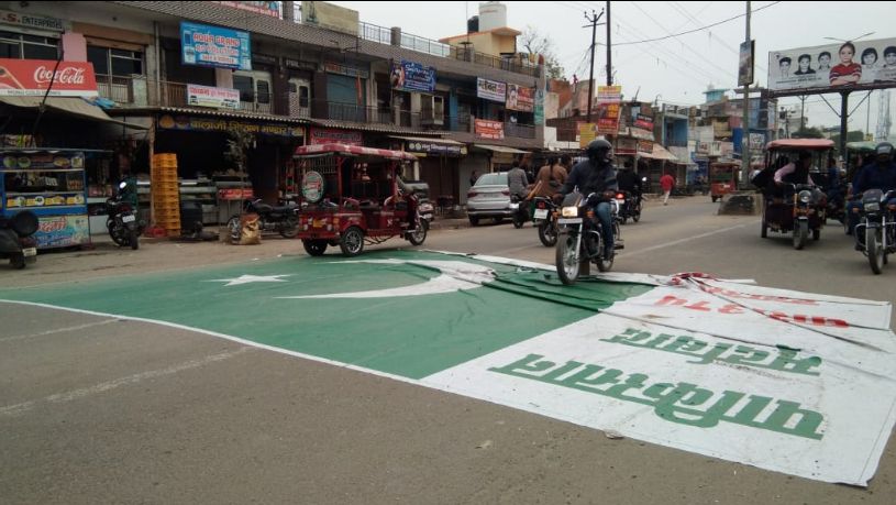 UP: Right-wing groups spread 600 Sq Ft Pakistan flag on road; people walk over it