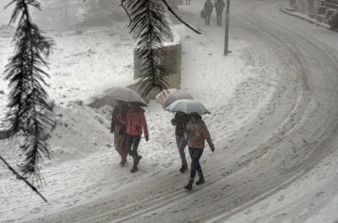 Intense cold wave grips Himachal Pradesh