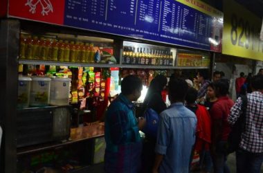 ‘Nimbu pani’ prepared in unhygienic manner at Kurl station food stall, railways responds to viral video