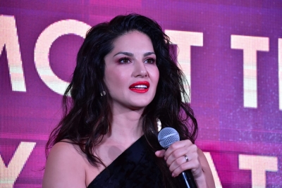 MS Dhoni is my favourite cricketer: Sunny Leone