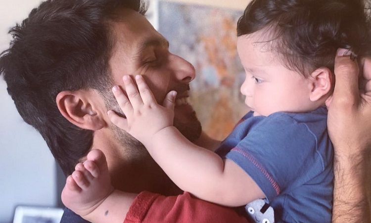 Shahid Kapoor's picture with son Zain is the cutest thing you will see today!