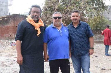 Anubhav Sinha takes Article 15 cast to Begum Akhtar’s burial chamber