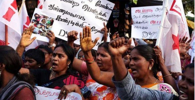 Karnataka: Mining dependents in Bellary and Chitradurga protest job losses