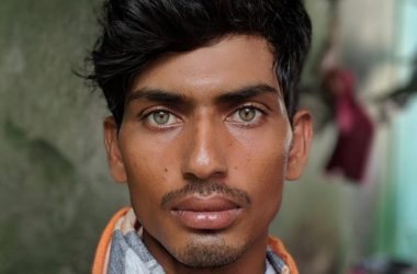 Bangladeshi construction worker's photo captivates social media