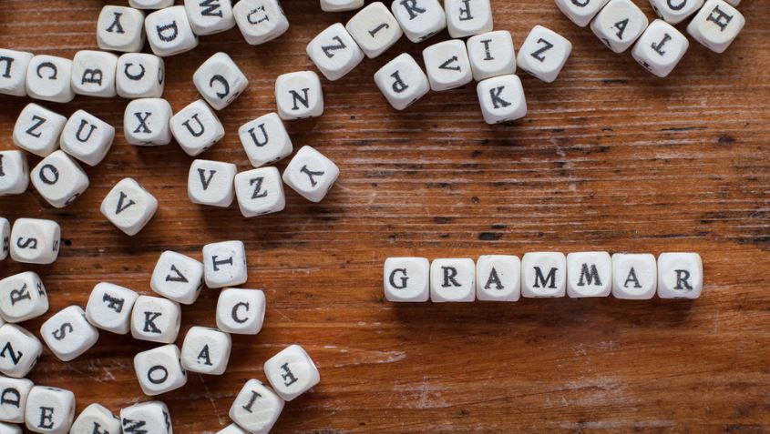 Mumbaikars, women love to play grammar snobs: Survey