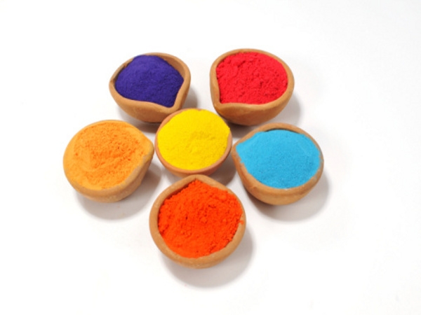 Here’s why you should use organic colors this Holi
