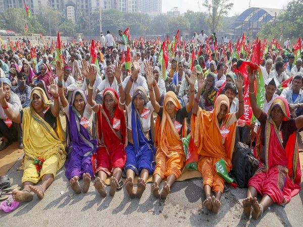 Bharat Bandh Live Updates: Protesters stop Ganga Gomti train in Prayagraj