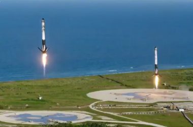 Watch: SpaceX's Falcon Heavy side boosters nail triple rocket landing