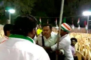 Lok Sabha Polls 2019: Congress workers attack Photojournalist for clicking pictures of empty chairs at rally in Tamil Nadu