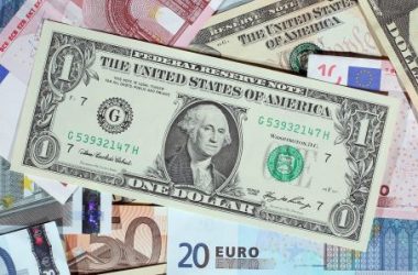 US dollar increases amid declining euro