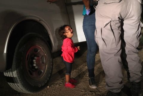 Resultado de imagen para "Crying Girl on the Border"