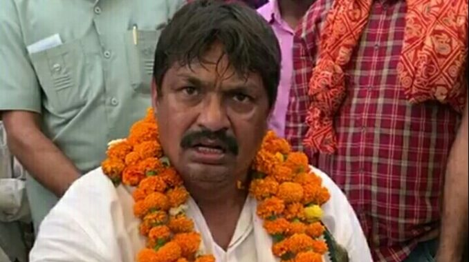 BSP candidate Guddu Pandit booked for abusing Raj Babbar