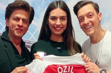 Shah Rukh Khan's picture with footballer Mesut Ozil is winning the internet