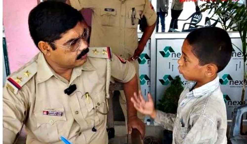 UP: Courageous 8-year-old boy rushes to police, files complaint against father for beating mother