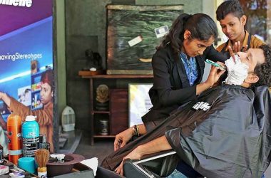 Sachin Tendulkar gets a shave from inspirational ‘Barbershop Girls’