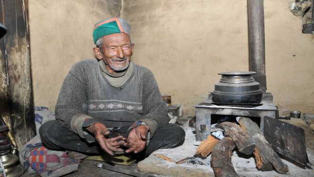 Himachal Pradesh: Red carpet welcome for this 103-year old voter at polling booth