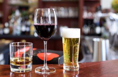 14 drinks a week may put older adults at dementia risk