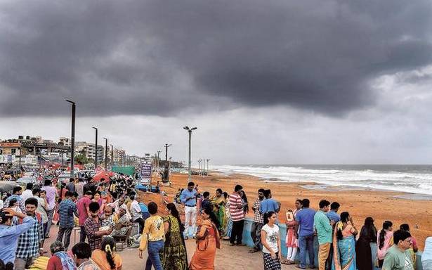 Cyclone Fani LIVE UPDATES: Storm hits Odisha's Puri, trees uprooted in Bhubaneswar