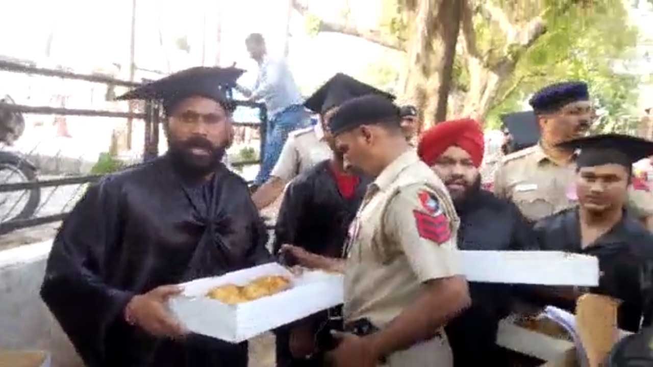 Watch: Law, Engineering students arrested for selling Pakodas during PM Modi rally in Chandigarh