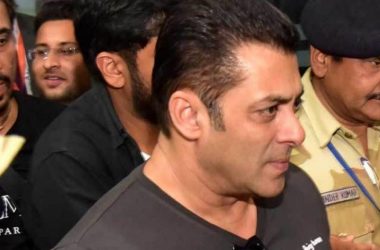 Watch: Salman Khan slaps own bodyguard for misbehaving with a kid