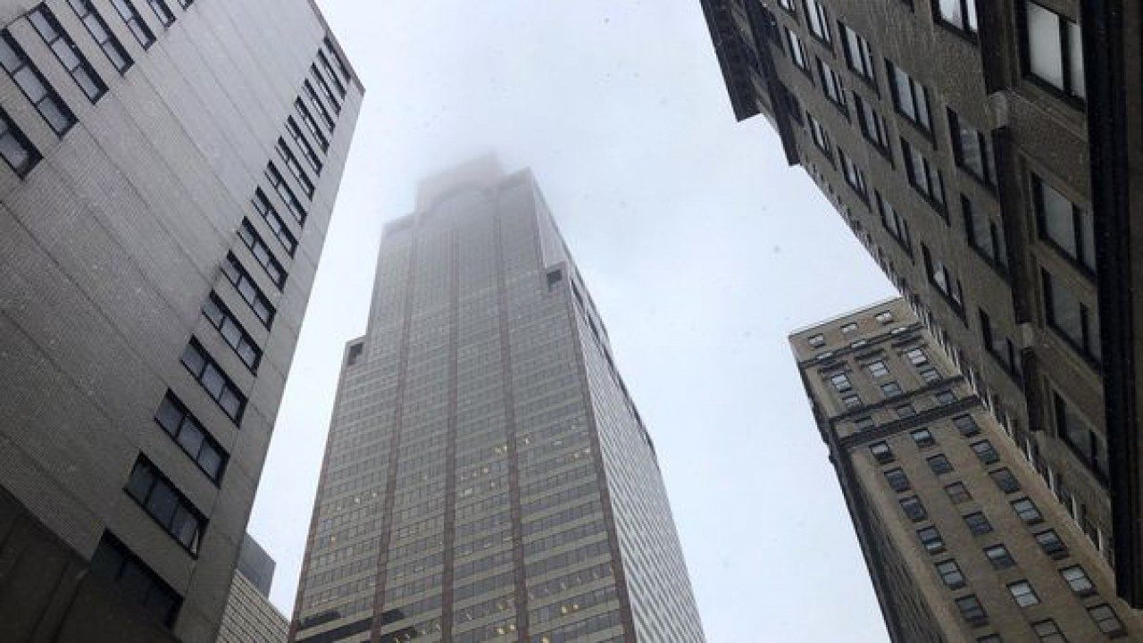 New York: Pilot killed in helicopter crash on top of building in Midtown Manhattan