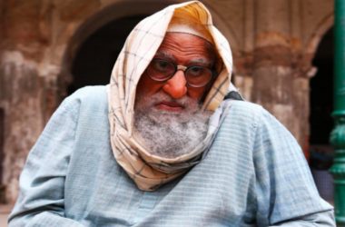 Amitabh Bachchan aces old man avatar in 'Gulabo Sitabo' first look
