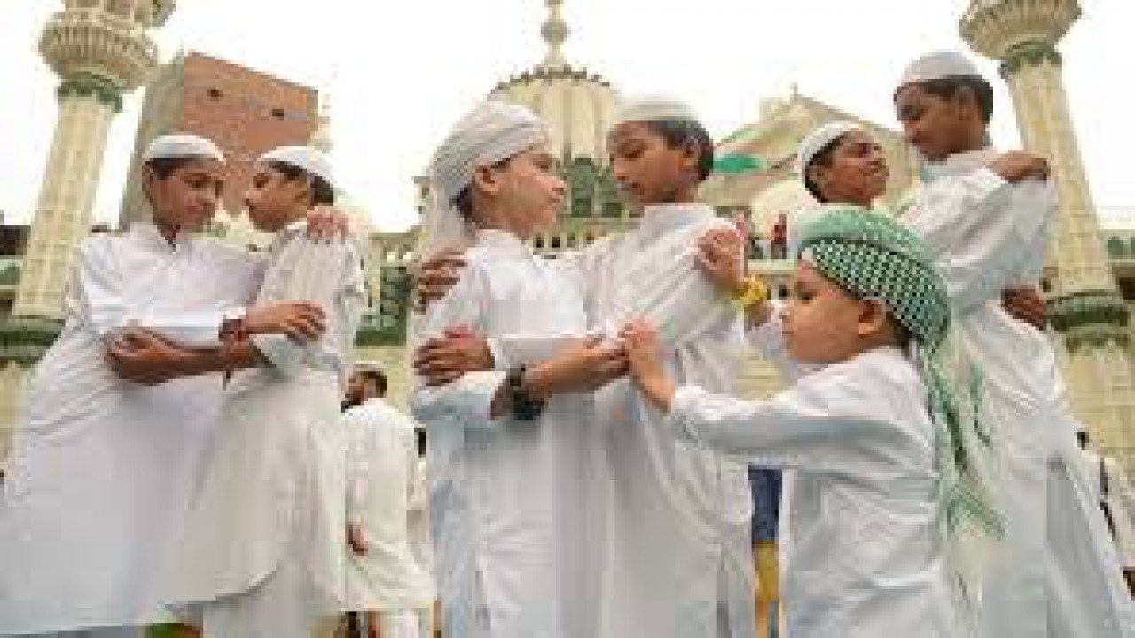 Eid-ul-Fitr celebrations in pictures: People join festivities across India