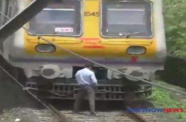 Mumbai: Motorman stops local train to attend nature’s call on tracks