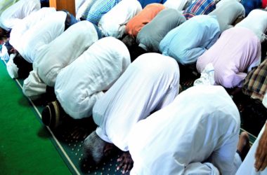 Namaaz on road shouldn't inconvenience others: Cleric