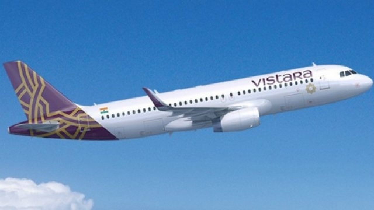 'Aviation Analyst' attempts dig at Vistara; gets lashed at by CEO for publicising crew's photo
