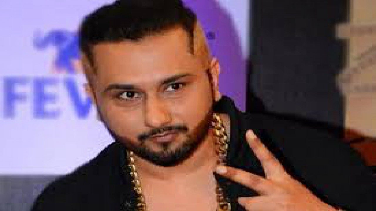 Rapper Honey Singh booked for lewd lyrics in song "Makhna"