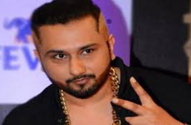 Rapper Honey Singh booked for lewd lyrics in song "Makhna"