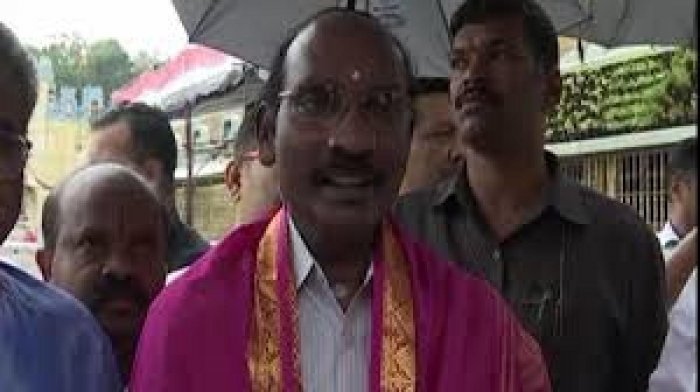 ISRO Chairman prays at Tirumala temple for success of Chandrayaan-2