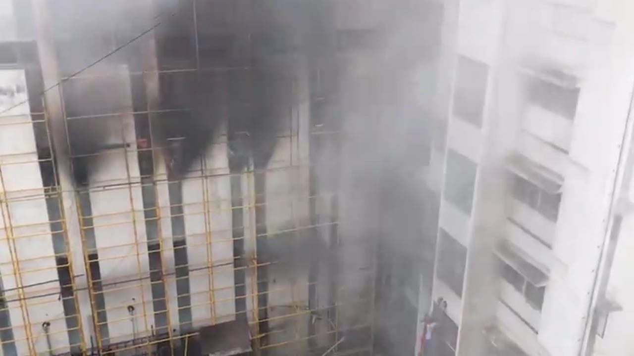 Mumbai: Fire breaks out in MTNL building in Bandra; over 100 people feared trapped