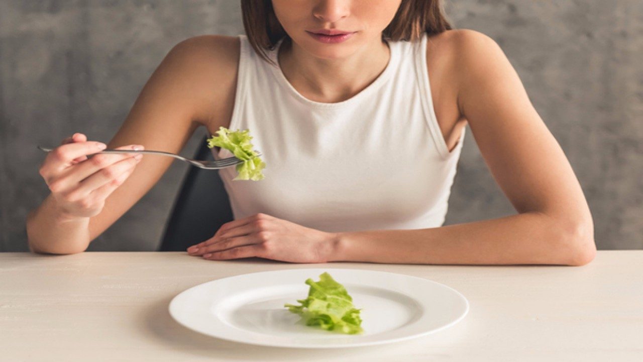 Scientists spot early warning signs of eating disorder