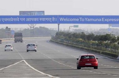 Crash barriers, safety audit can make Yamuna Expressway accident-proof: Experts