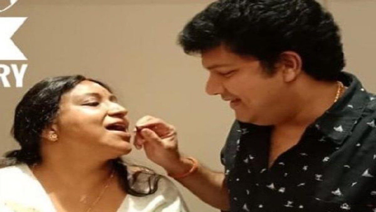 Malayalam singer Biju Narayanan's wife Sreelatha passes away
