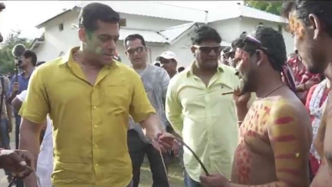 Salman Khan whips himself, warns kids not to try it